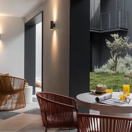 Luxury Garden At Savoy Insular Apartment