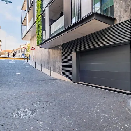 Luxury Garden At Savoy Insular Apartment