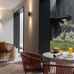 Luxury Garden At Savoy Insular Daire