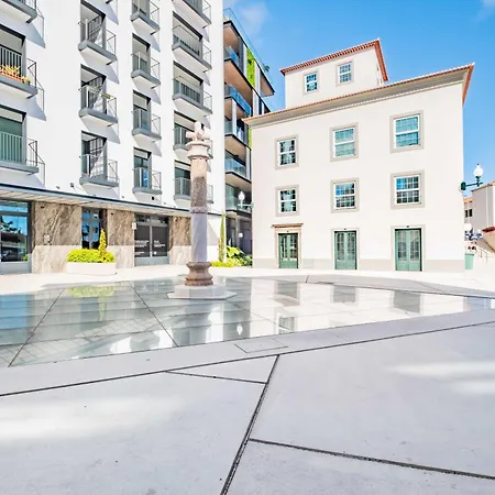 Luxury Garden At Savoy Insular Apartman