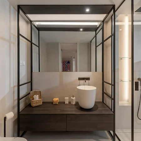 Luxury Garden At Savoy Insular Apartman *